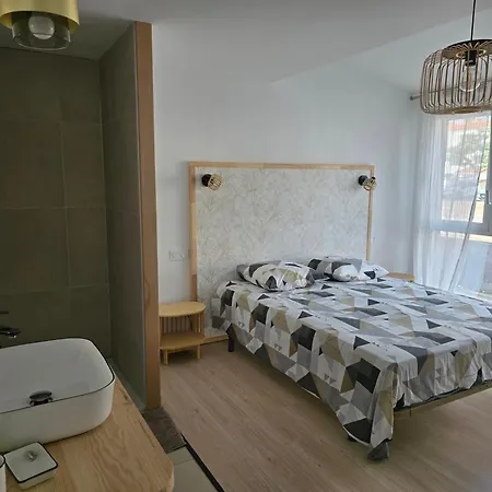 Maison Avec Exterieur A 150 Metres De La - 4 Climatisees Holiday home