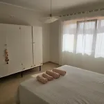 Maison Avec Exterieur A 150 Metres De La - 4 Climatisees *