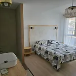 Maison Avec Exterieur A 150 Metres De La - 4 Climatisees Ferienhaus