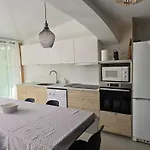 Maison Avec Exterieur A 150 Metres De La - 4 Climatisees Ferienhaus