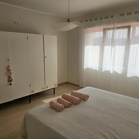 Maison Avec Exterieur A 150 Metres De La - 4 Climatisees *