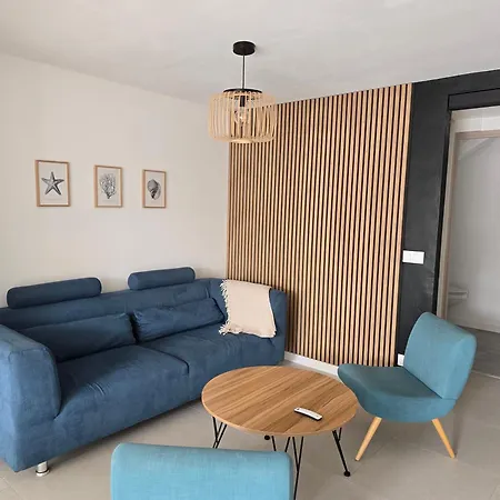 Maison Avec Exterieur A 150 Metres De La - 4 Climatisees *