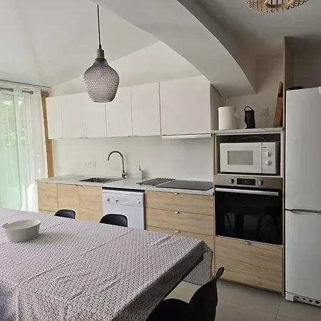 Maison Avec Exterieur A 150 Metres De La - 4 Climatisees Feriehus