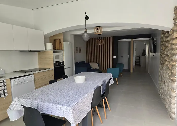 Maison Avec Extérieur à 150 Mètres De La - 4 Climatisées * Saint-Cyprien (Pyrenees-Orientales)